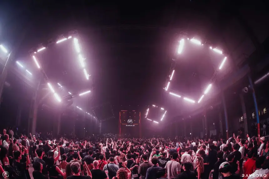 专访RaveDAO:TGE在即,线下“玩”出来的共识有多强?