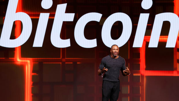  加密货币巨头亚瑟·海耶斯大幅减持：周末抛售超240万美元资产 