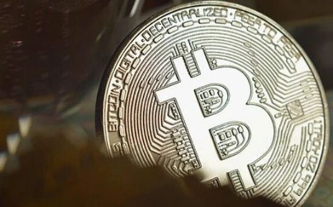 加密市场剧烈波动：比特币跌破9万美元关口