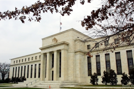 美联储会议纪要揭示严重分歧：多人质疑12月降息必要性，警惕股市无序下跌风险