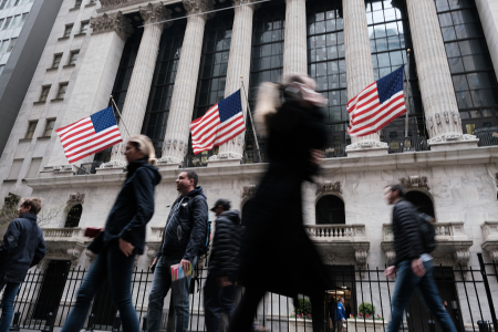 美联储政策失误、科技股杠杆化与选民愤怒：市场脆弱性加剧