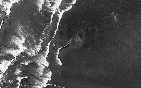 美国经济的三重危机：债务膨胀、通胀加剧与货币政策转向的深度剖析