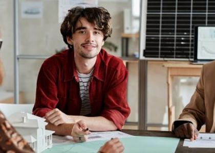 年轻投资者因传统财富积累途径受阻转向数字资产