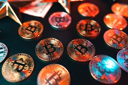 比特币2026年价格预测：暴跌至7.5万美元还是飙升至22.5万美元？