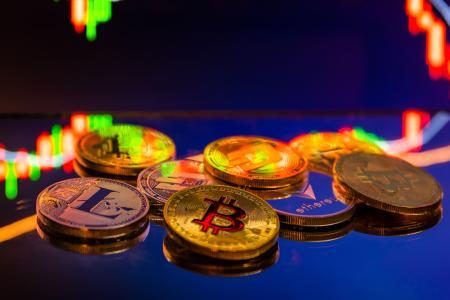 比特币库存流量比创历史新低，巨鲸抛售加剧，关键支撑位成焦点