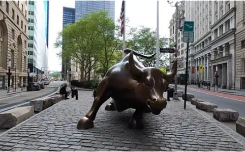 华尔街机构撤出比特币套利交易，DeFi与NFT市场数据揭示行业新趋势