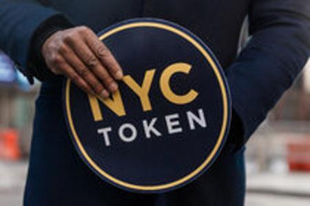 埃里克·亚当斯推出加密货币后遭遇百万美元资金争议