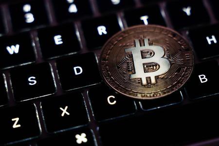 加密货币市场持续动荡或预示股市面临更大风险