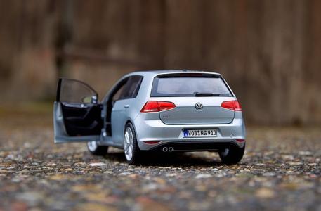 AI引发汽车芯片荒2.0：单车成本或激增400美元，危机持续时间恐超2021年