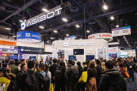 IDC报告：2025年全球人形机器人出货量达1.8万台 智元机器人领跑全球市场