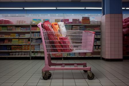 美股财报季：CEO们警告地缘政治不确定性正拖累美国消费