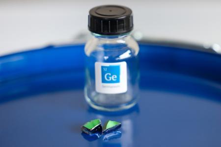 全球制造业供应链重塑：企业加速垂直整合以应对原材料危机