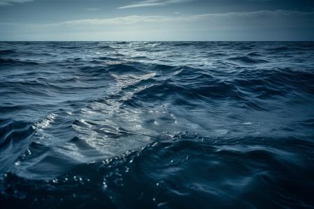 特朗普“购岛”闹剧：历史学家揭秘背后中东与东欧战略布局