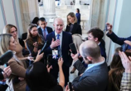 从达沃斯冲突到国会山博弈：Coinbase如何成为银行业的“立法对手”