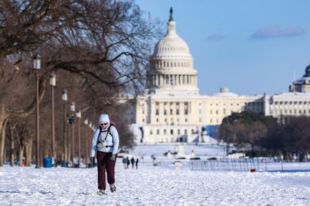 美国政府或面临短暂停摆：法案周一通过将决定影响时长