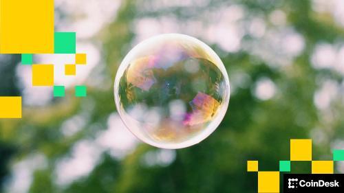 贵金属市场暴跌：白银重挫35%，黄金下滑12%，比特币持稳于83000美元