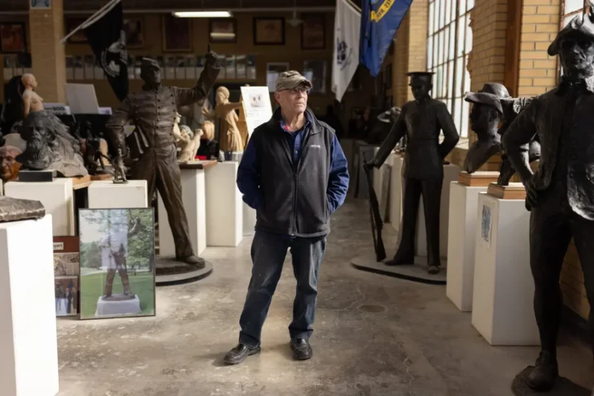 30万美元造特朗普镀金雕像，一场Meme币的疯狂营销