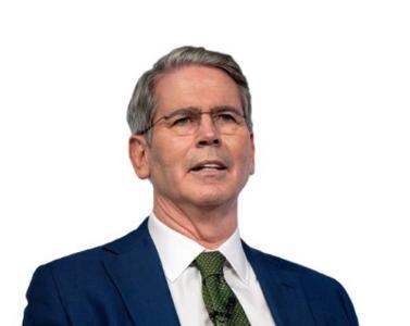 美国财长贝森特承认“关税推高通胀”观点错误，民主党议员激烈质询