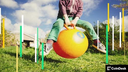 比特币价格反弹至71000美元上方，市场情绪现企稳迹象