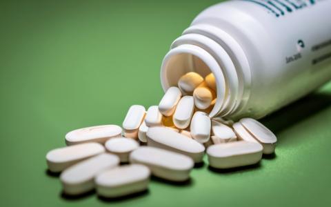 诺和诺德股价暴跌8%：新减肥药刚上市即遭仿制挑战