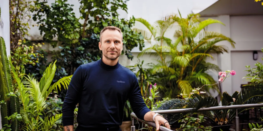 稳定币USDT首富的购物车，塞进了一张床垫