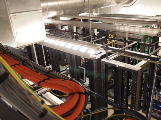 黄仁勋「点火」失败：GTC 提了光通信，为什么板块反而熄火？