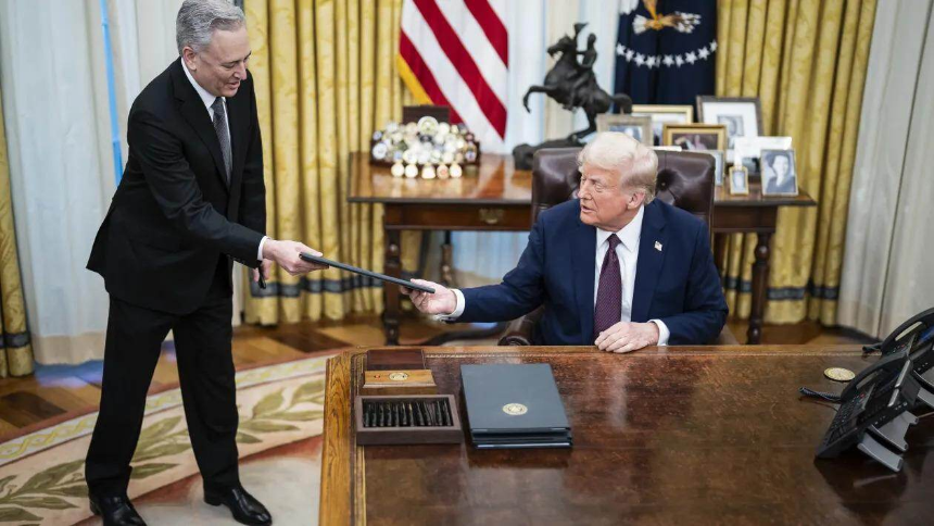 “加密沙皇”卸任:130天政治表演落幕,特朗普的加密承诺还剩多少?