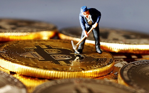 BTC矿工集体转型：从挖矿到AI基础设施的华丽转身