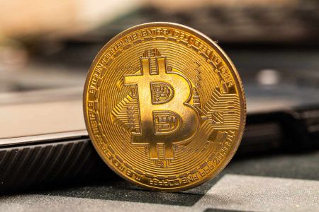 比特币陷于6万至7万美元区间：市场筑底仍需时日