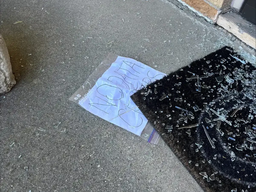 奥特曼不怕豪宅遭袭，他还有一座地堡