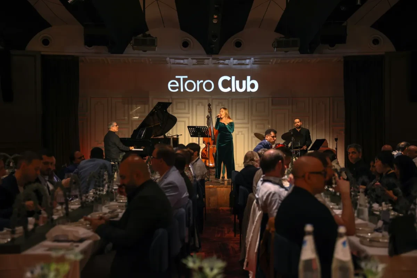 反华尔街的Robinhood们，开始服务有钱人