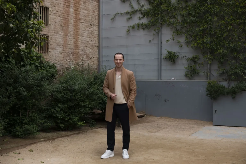 反华尔街的Robinhood们，开始服务有钱人