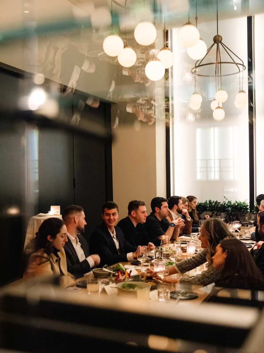 反华尔街的Robinhood们，开始服务有钱人