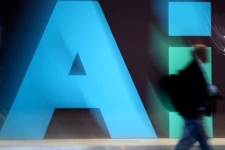 美股AI投资热潮背后：聪明资金撤退与散户狂欢的背离信号